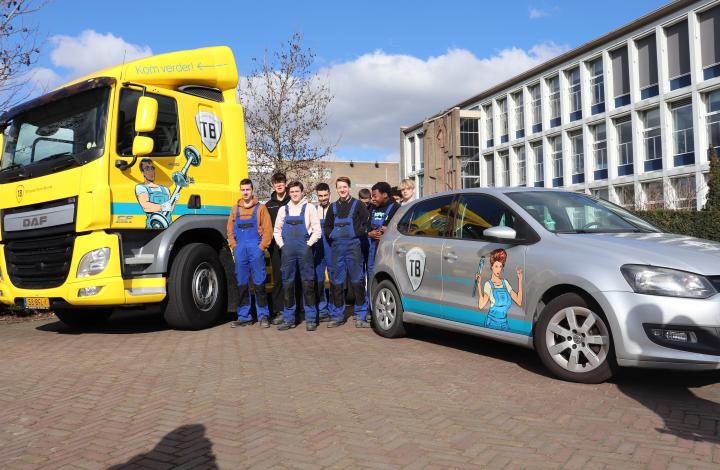 Tessenderlandt DAF en VW Polo