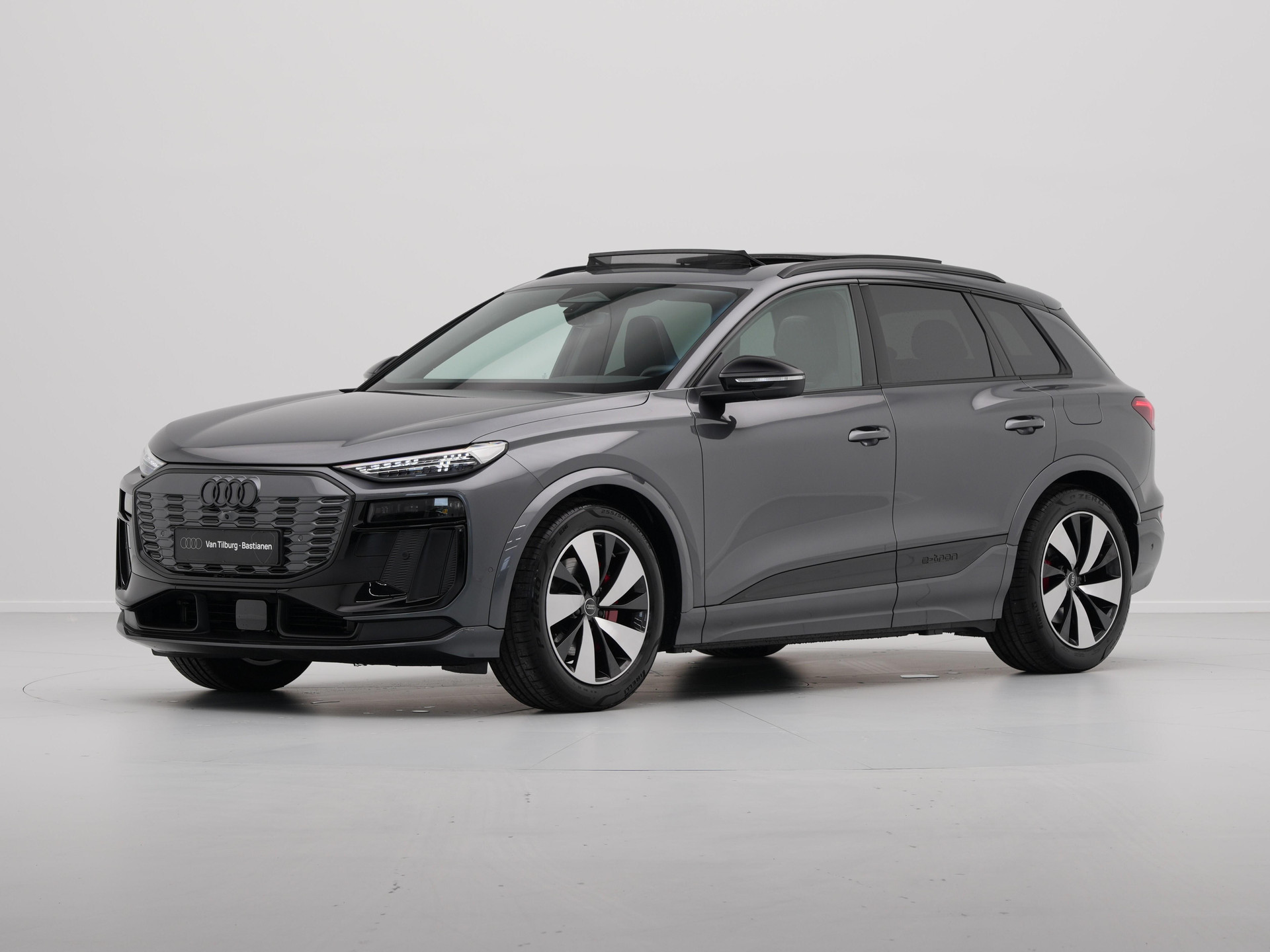 Audi - Q6 e-tron quattro 388 1AT First Edition Plus - 2024