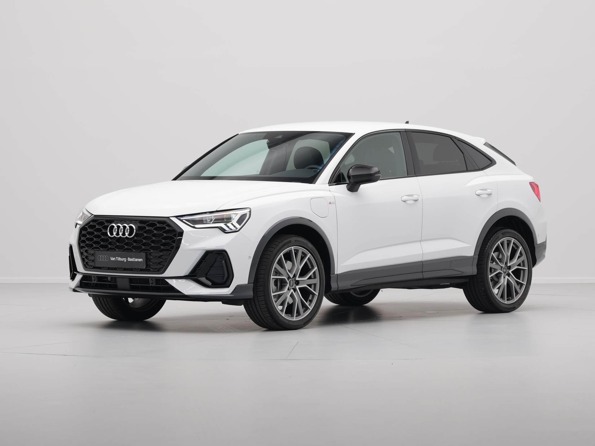 Audi - Q3 Sportback 45 TFSI e S Edition - 2023